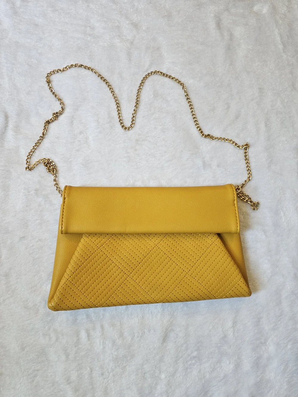 Lulu's Crossbody Bag with Gold Chain